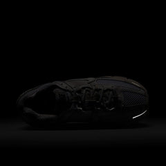 NIKE Zoom Vomero 5 Womens Sneakers