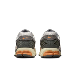 NIKE Zoom Vomero 5 Mens Sneakers